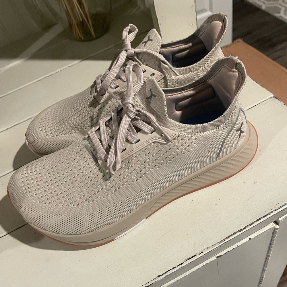 Flux Footwear Adapt Runner